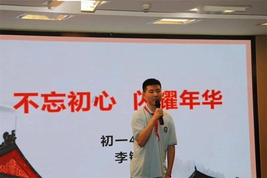 甜美奥莉吃甜点